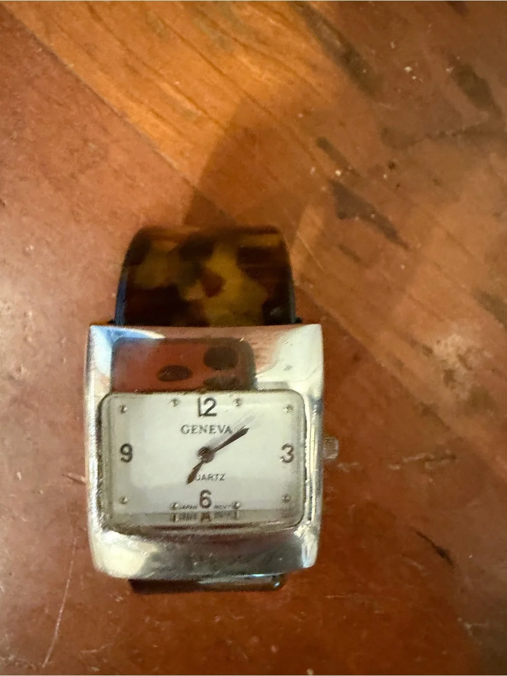 Vintage Geneva Women Quartz Watch Tortoiseshell Acrylic Cuff Bangle Silver Tone